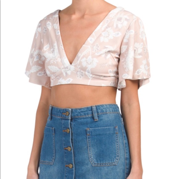 “NWT” White Closet Floral Top - Picture 3 of 4